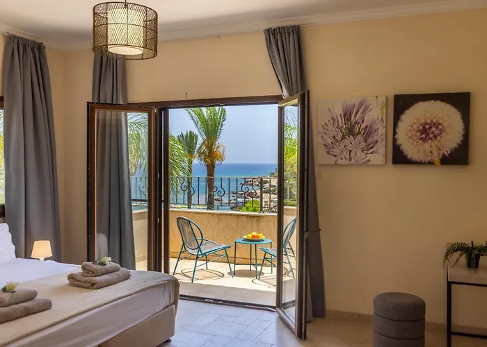 Sunnyvillas: 4br Seafront Villa*private Pool*bw44 Villa Protaras